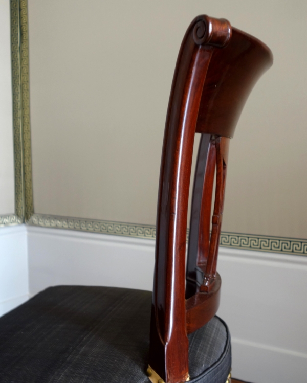 Demay rue de Clery - suite de 4 chaises d'époque Directoire acajou mouluré & crin - estampille