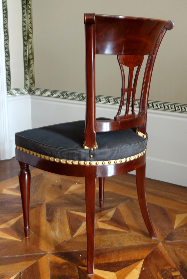 Demay rue de Clery - suite de 4 chaises d'époque Directoire acajou mouluré & crin - estampille