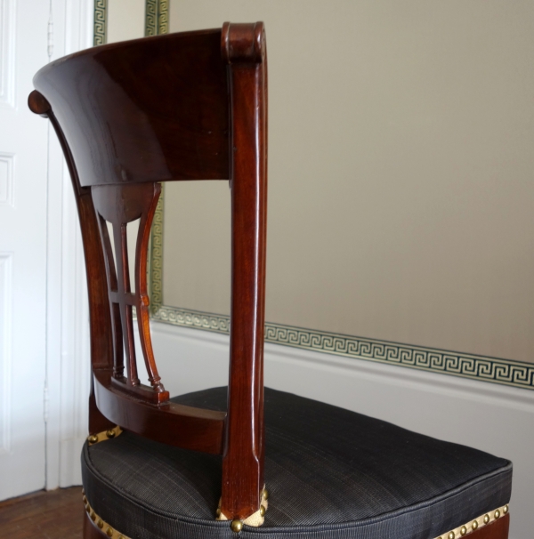 Demay rue de Clery - suite de 4 chaises d'époque Directoire acajou mouluré & crin - estampille