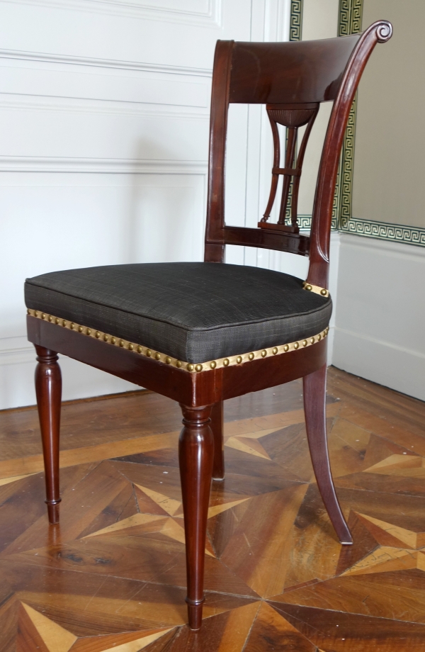Demay rue de Clery - suite de 4 chaises d'époque Directoire acajou mouluré & crin - estampille