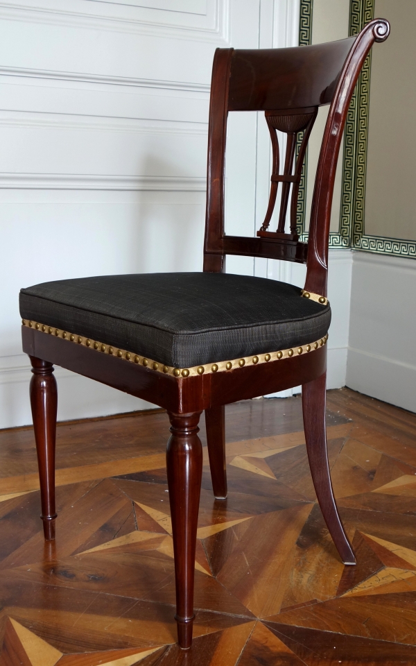 Demay rue de Clery - suite de 4 chaises d'époque Directoire acajou mouluré & crin - estampille
