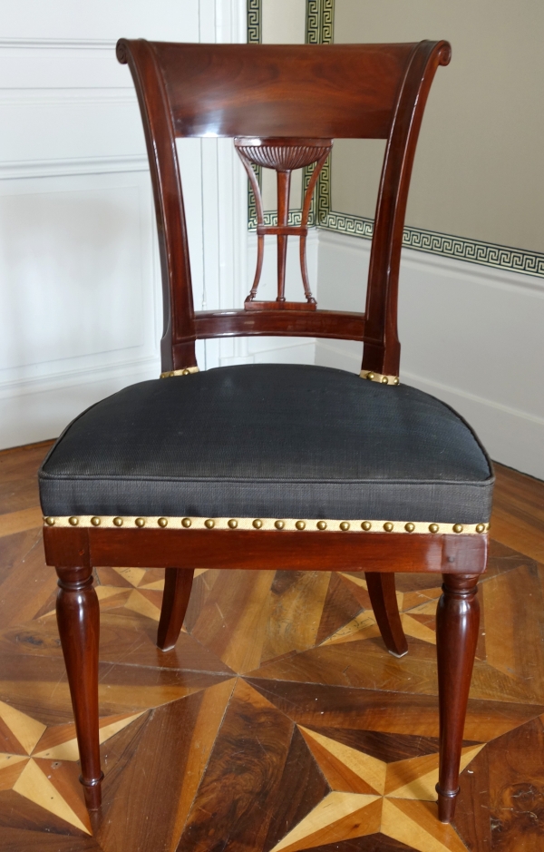 Demay rue de Clery - suite de 4 chaises d'époque Directoire acajou mouluré & crin - estampille