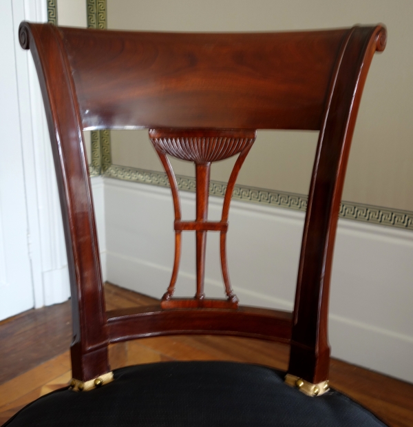 Demay rue de Clery - suite de 4 chaises d'époque Directoire acajou mouluré & crin - estampille