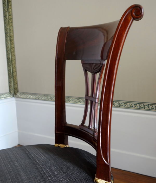 Demay rue de Clery - suite de 4 chaises d'époque Directoire acajou mouluré & crin - estampille