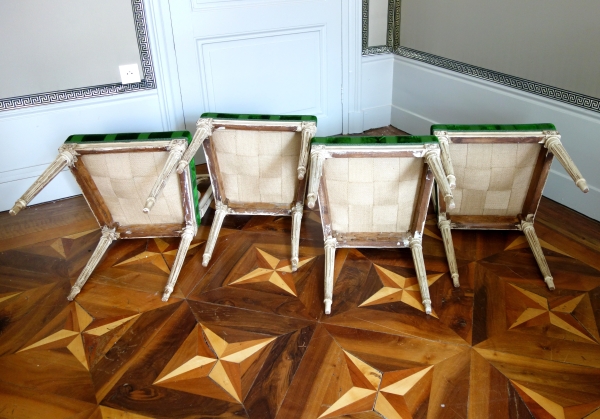 Suite de 4 chaises lyre d'époque Louis XVI en bois laqué et velours de soie