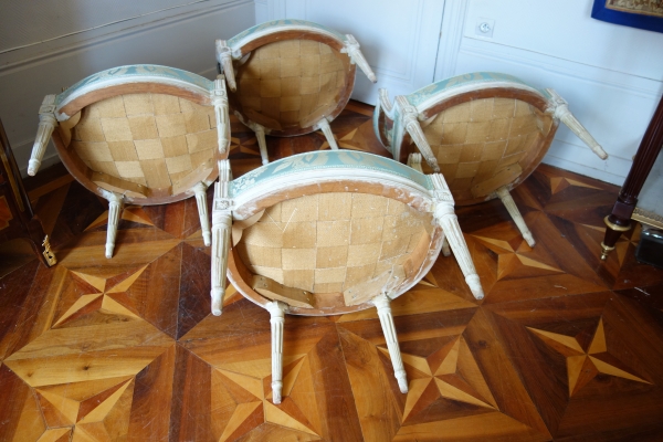 Claude Lerat : salon de 4 fauteuils cabriolets d'époque Louis XVI garniture de soie, estampille