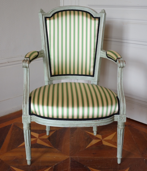 Série de 4 fauteuils cabriolet royalistes, mobilier de salon d'époque Louis XVI - XVIIIe siècle