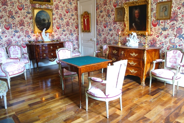Set of lacquered wood cabriolet armchairs, Louis XVI period, late 18th century