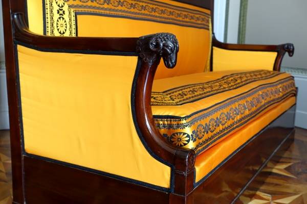 Canapé sofa à la turque en acajou, époque Consulat Empire, attribué à Jacob Frères