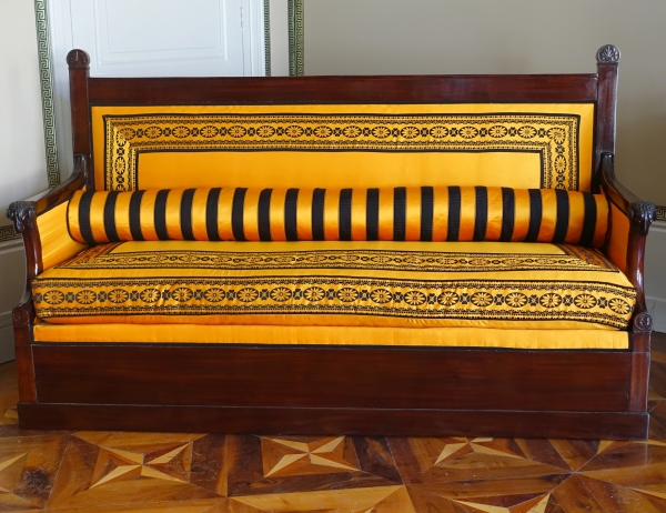 Canapé sofa à la turque en acajou, époque Consulat Empire, attribué à Jacob Frères