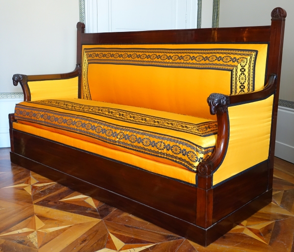 Canapé sofa à la turque en acajou, époque Consulat Empire, attribué à Jacob Frères