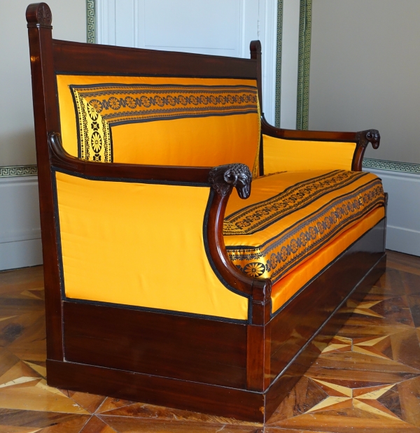 Canapé sofa à la turque en acajou, époque Consulat Empire, attribué à Jacob Frères