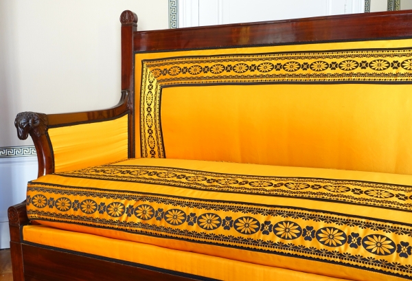 Canapé sofa à la turque en acajou, époque Consulat Empire, attribué à Jacob Frères