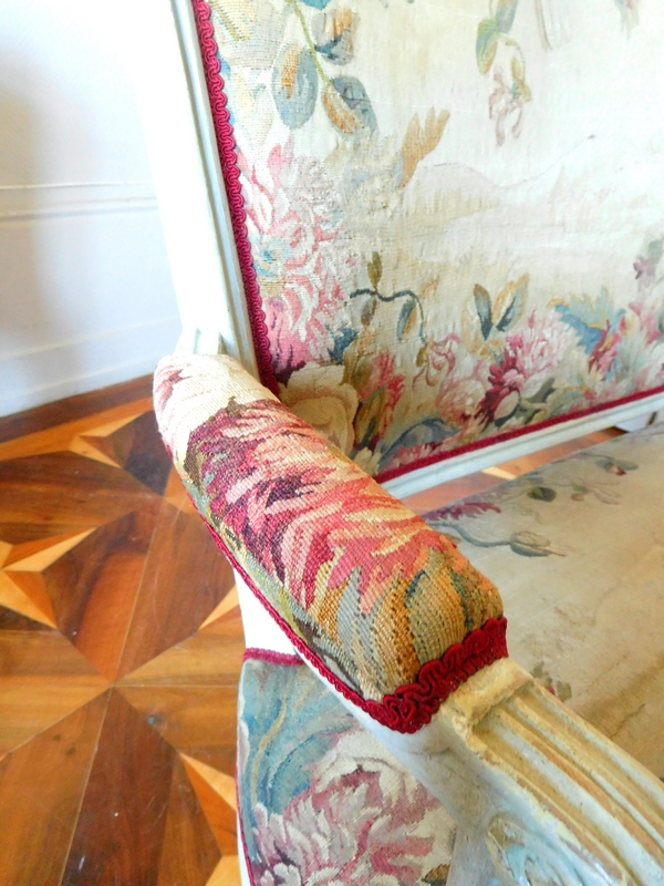 Canapé 2 places d'époque Louis XVI, tapisserie d'Aubusson