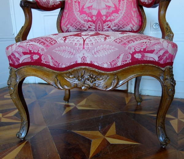 Louis XV walnut armchair attributed to Pierre Nogaret - 18th century