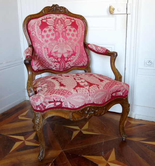 Louis XV walnut armchair attributed to Pierre Nogaret - 18th century