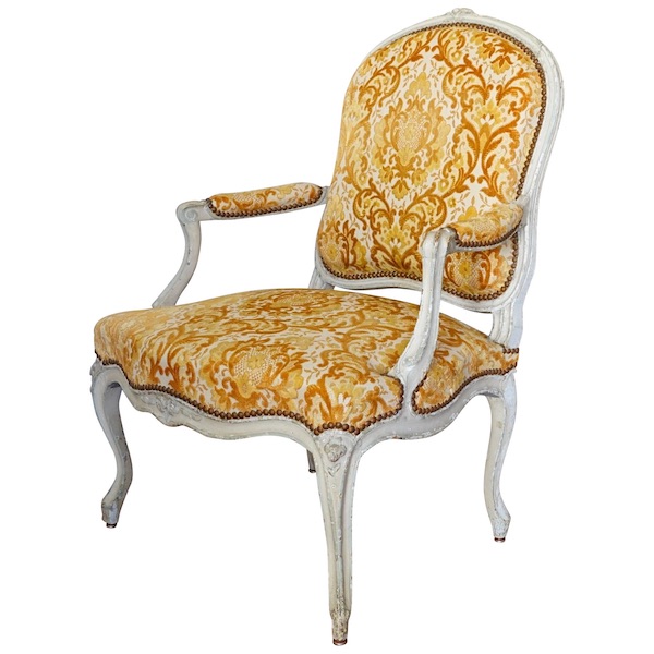 Fauteuil à la Reine d'époque Louis XV en bois laqué, velours frappé