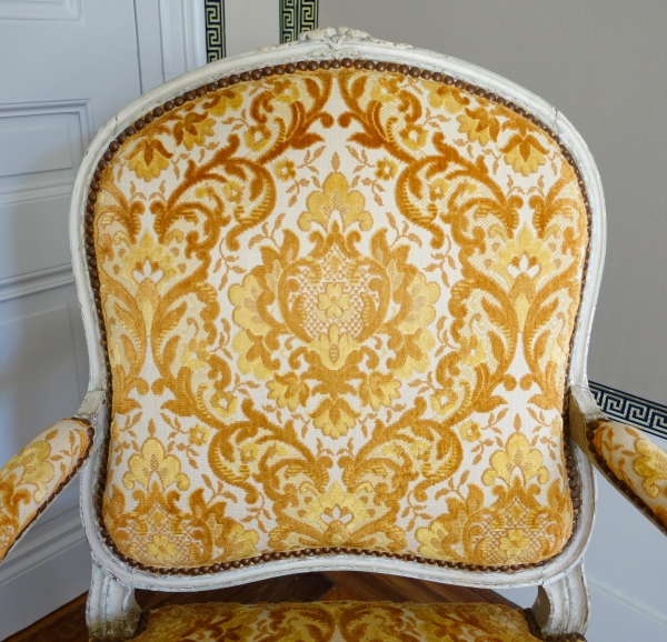 Fauteuil à la Reine d'époque Louis XV en bois laqué, velours frappé