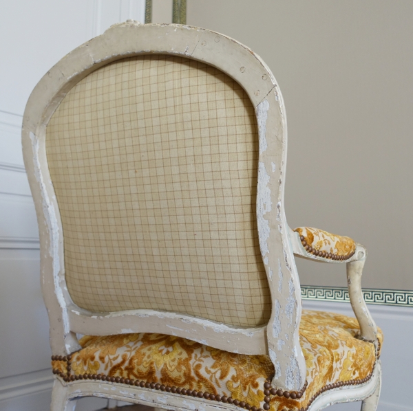 Fauteuil à la Reine d'époque Louis XV en bois laqué, velours frappé