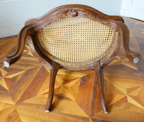 Fauteuil cabriolet canné en noyer d'époque Louis XV, travail lyonnais - XVIIIe siècle