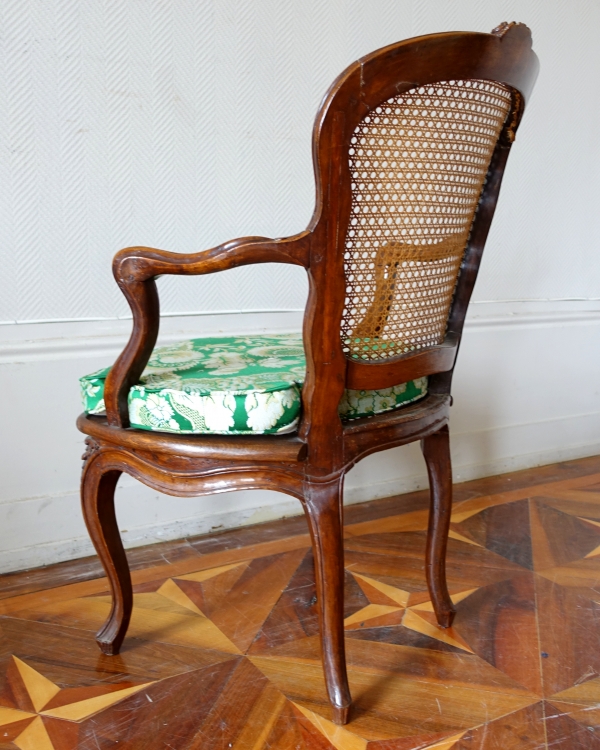 Louis XV walnut canned cabriolet armchair, 18th century