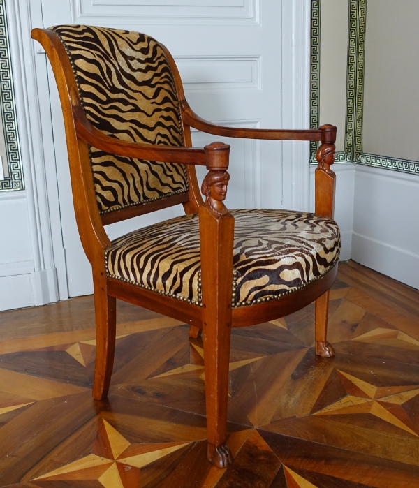 Fauteuil de bureau d'époque Directoire Consulat en acajou, recouvert de peau façon tigre