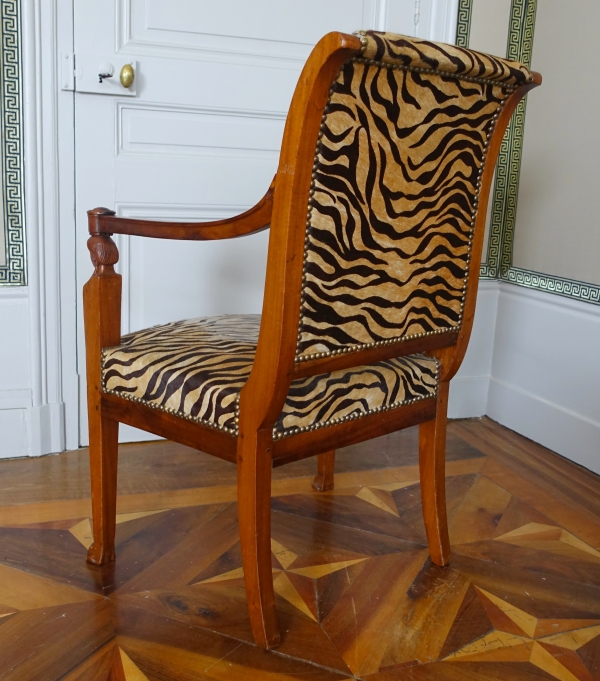 Fauteuil de bureau d'époque Directoire Consulat en acajou, recouvert de peau façon tigre