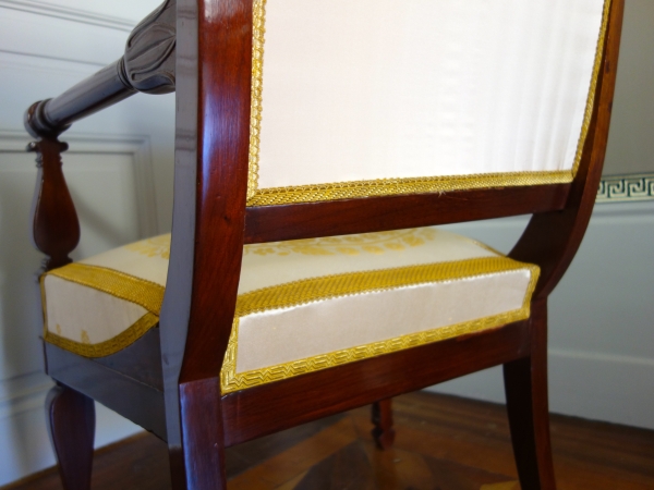 Fauteuil de bureau d'époque Empire en acajou et bronze doré - galon au fil d'or