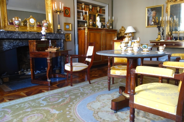 Fauteuil de bureau d'époque Empire en acajou et bronze doré - galon au fil d'or