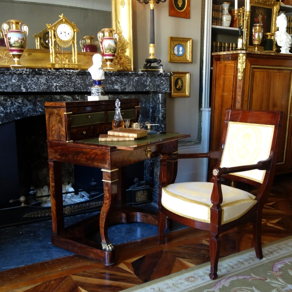 Fauteuil de bureau d'époque Empire en acajou et bronze doré - galon au fil d'or