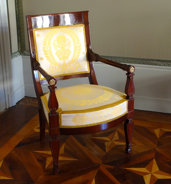 Fauteuil de bureau d'époque Empire en acajou et bronze doré - galon au fil d'or