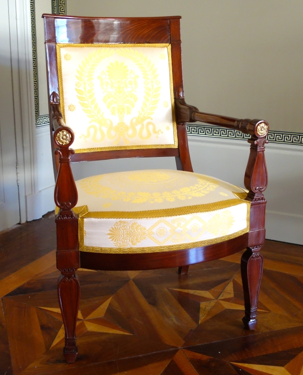 Fauteuil de bureau d'époque Empire en acajou et bronze doré - galon au fil d'or