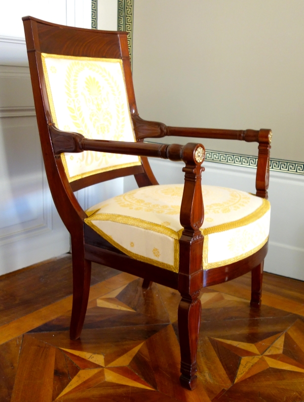 Fauteuil de bureau d'époque Empire en acajou et bronze doré - galon au fil d'or