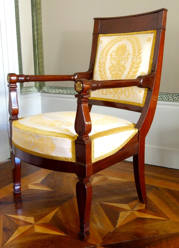 Fauteuil de bureau d'époque Empire en acajou et bronze doré - galon au fil d'or
