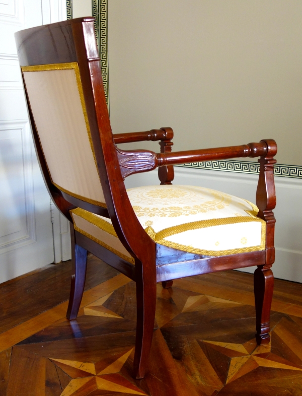 Fauteuil de bureau d'époque Empire en acajou et bronze doré - galon au fil d'or