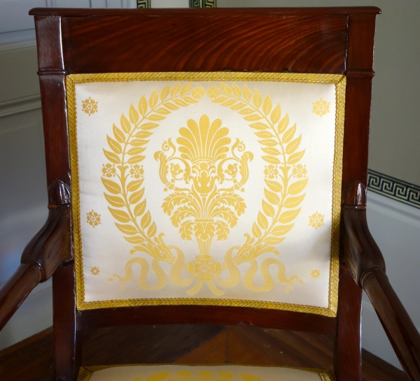 Fauteuil de bureau d'époque Empire en acajou et bronze doré - galon au fil d'or