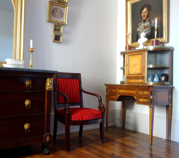 Empire mahogany armchair, dolphin-shaped armrests, early 19th century