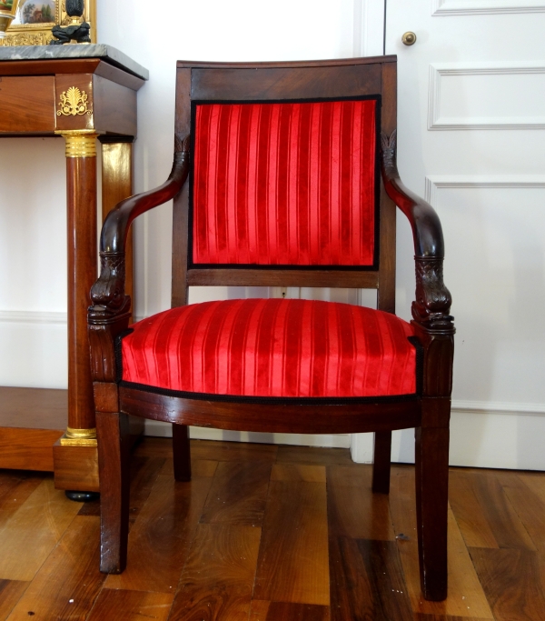 Empire mahogany armchair, dolphin-shaped armrests, early 19th century
