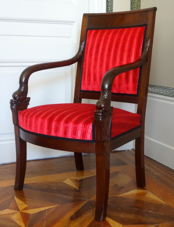 Empire mahogany armchair, dolphin-shaped armrests, early 19th century