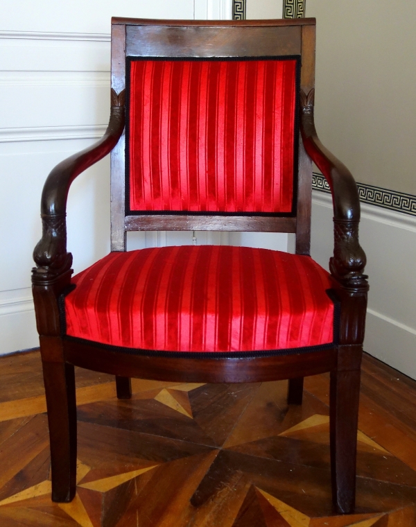 Empire mahogany armchair, dolphin-shaped armrests, early 19th century