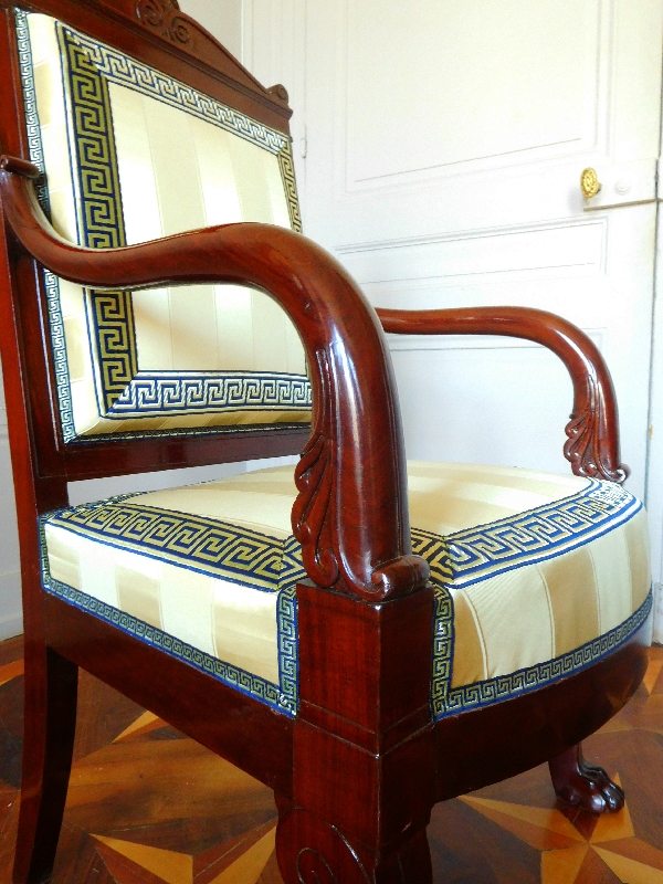 Jacob Desmalter : fauteuil de bureau en acajou sculpté vernis au tampon - estampillé