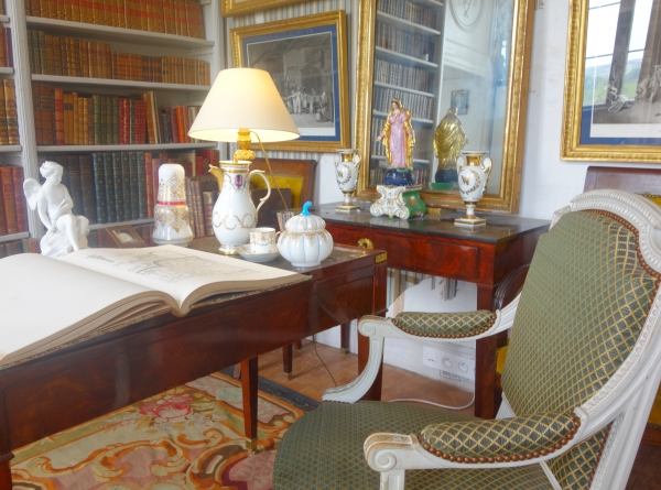 Fauteuil de bureau d'époque Louis XVI recouvert de crin de cheval, attribué à Claude Séné 