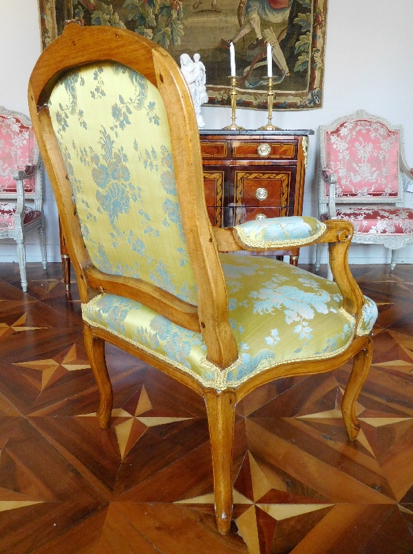 Louis XV so-called à la Reine armchair, 18th century