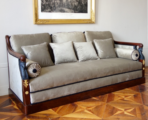 Grand canapé sofa à la Turque d'époque Empire Retour d'Egypte en acajou et bronze doré