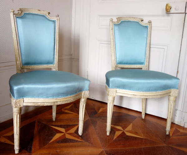 Paire de chaises en cabriolet d'époque Louis XVI, canetille de soie bleu ciel