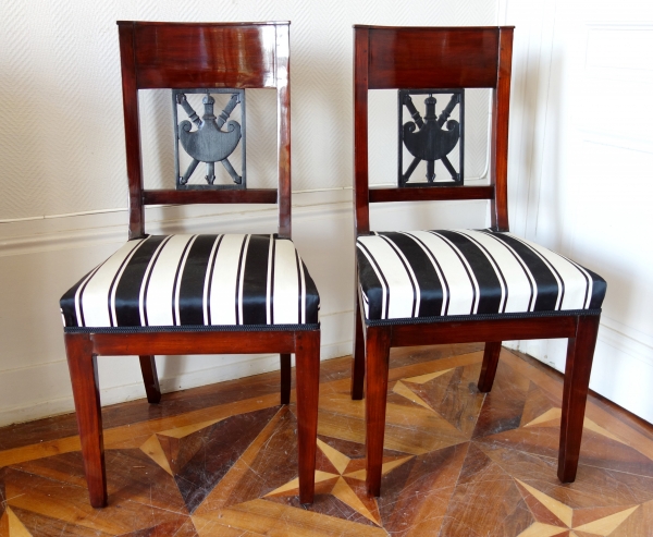 Paire de chaises en acajou aux glaives croisés - époque Consulat Empire vers 1800