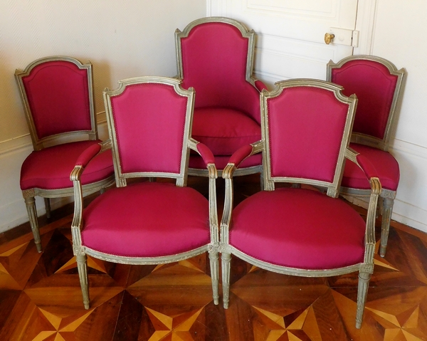 Paire de chaises d'époque Louis XVI, faille de soie pourpre