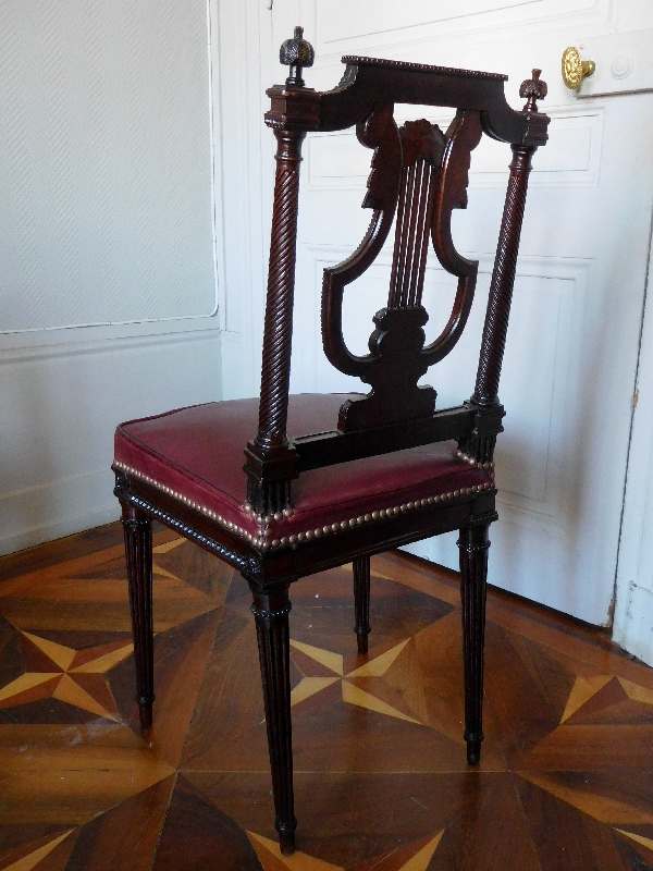 Georges Jacob : paire de chaises lyre en acajou finement sculpté, époque Louis XVI - estampille