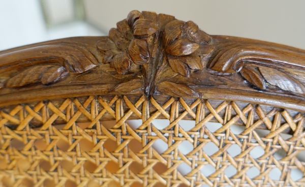 Paire de fauteuils cannés d'époque Louis XV en noyer, travail Lyonnais, entourage de Nogaret