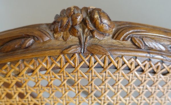 Paire de fauteuils cannés d'époque Louis XV en noyer, travail Lyonnais, entourage de Nogaret